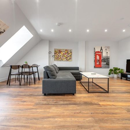 7 - West London Brand New Loft Apartment Bagian luar foto